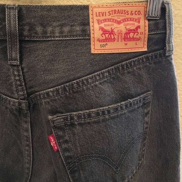 LEVI’S Dark Gray 501 Button Fly Distressed Jeans Size 25 - Picture 5 of 7